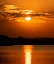  湖面夕阳落日景象(1)5151#竖屏 	 