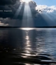  湖面穿透云层的阳光景观1647#竖屏 	 