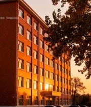  红砖建筑夕阳下景象1719#竖屏 	 