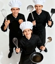  三位厨师手持厨具微笑画面519#竖屏 	 