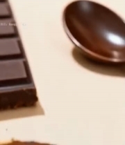  撒有燕麦的巧克力甜点特写330#竖屏 	 