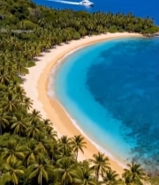  热带海滩与海上游艇全景1098#竖屏 	 