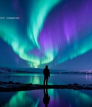  人观赏极光的自然景象712#竖屏 	 