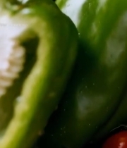  青椒入水特写素材1584#竖屏 	 