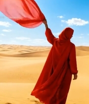  女子在沙漠中挥舞红丝巾2501#竖屏 	 