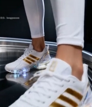  女性展示发光运动鞋931#竖屏 	 