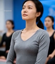  女性舞蹈训练课堂特写1480#竖屏 	 