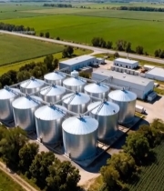  农田旁的金属储粮罐航拍2863#竖屏 	 