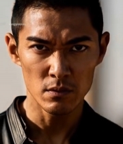  男子面部特写眼神坚毅1008#竖屏 	 