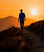  男子山间夕阳下独行3800#竖屏 	 