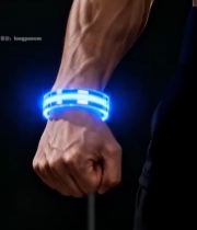  男性手腕佩戴发光智能手环651#竖屏 	 