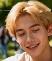  男子户外持吉他微笑画面7271#竖屏 	 