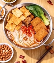  木桌盛放的特色米粉食材2213#竖屏 	 