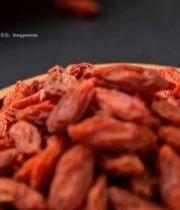  木盘装干枸杞特写2245#竖屏 	 