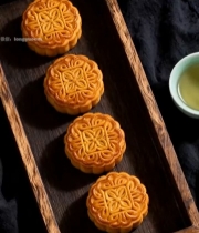  木盘上摆放的广式月饼2427#竖屏 	 