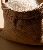  麻袋中装着的大米特写2570#竖屏 	 