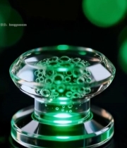  绿色光斑下的透明物品特写5294#竖屏 	 