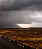  旷野中延伸的公路(1)5392#竖屏 	 