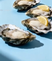  蓝色背景上的生蚝与柠檬5856#竖屏 	 