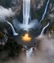  空中俯瞰壮丽瀑布自然风光281#竖屏 	 