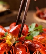  筷子夹取小龙虾特写3946#竖屏 	 