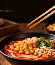  筷子夹起一碗特色面条4719#竖屏 	 