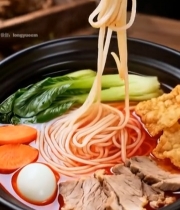  筷子夹起热气腾腾的一碗米线4551#竖屏 	 