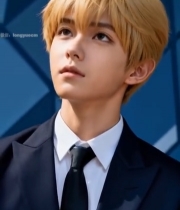  金发男子西装造型特写1206#竖屏 	 