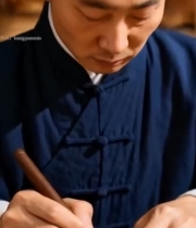  匠人专注木雕创作3112#竖屏 	 