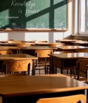  教室黑板与课桌椅空镜7323#竖屏 	 