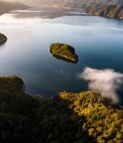  湖泊山峦自然风光俯瞰3364#竖屏 	 