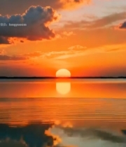  湖面夕阳天空唯美景色4399#竖屏 	 
