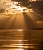  湖面夕阳与放射状云彩3106#竖屏 	 