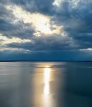  湖面夕阳天空云朵景观4743#竖屏 	 