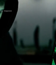  黑衣男子操作电脑敲代码(1)4585#竖屏 	 