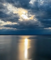  湖面夕阳天空云朵景观4743#竖屏 	 