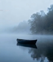  湖面孤舟晨雾自然风光2955#竖屏 	 