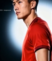  红衣男子侧面特写5797#竖屏 	 