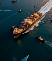  航拍海上集装箱货轮航行5221#竖屏 	 