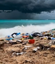  海滩上的垃圾污染景象(1)5879#竖屏 	 