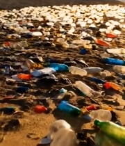  海滩上的塑料垃圾(1)5009#竖屏 	 