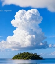  海上小岛与天空中的大朵白云1013#竖屏 	 