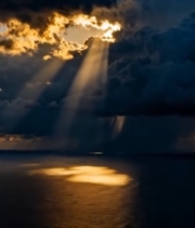  海上阳光穿透云层景象(1)6519#竖屏 	 