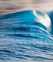  海浪包裹红色熔岩景象562#竖屏 	 