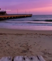  海边木桌上的玻璃瓶特写3300#竖屏 	 