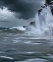  海边风暴海浪拍打岩石景象6789#竖屏 	 