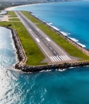  海边机场跑道俯拍全景135#竖屏 	 