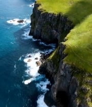  海岸边绿草地悬崖俯瞰景观2500#竖屏 	 