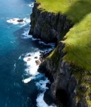  海岸边绿草地悬崖俯瞰景观2500#竖屏 	 