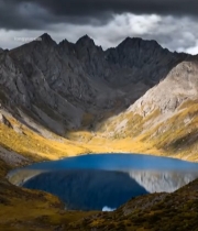  高山下的蓝色湖泊风景4230#竖屏 	 